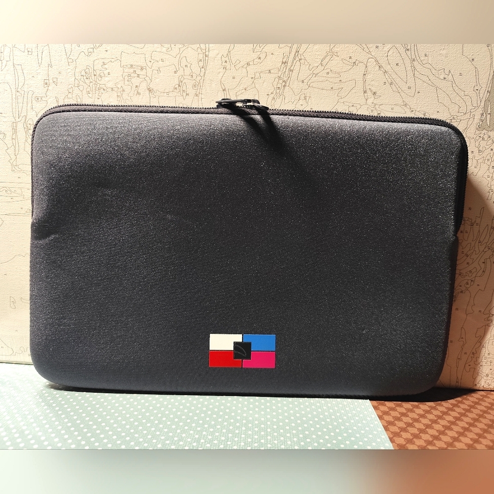 3/$30💜Tucano Area Second Skin Sleeve for Microsoft Surface Tablet grey 11”x7.5”